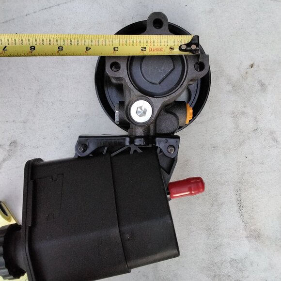 Power Steering Pump & Reservoir Assembly - Picture 2 of 10